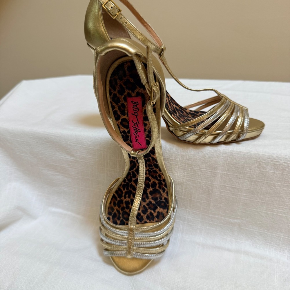 Betsey Johnson Stiletto Sandals 6M Gold Metallic T-Strap wedding formal gala - Picture 13 of 15
